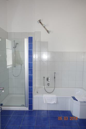 A bathroom at Ferienwohnung Himmlingen