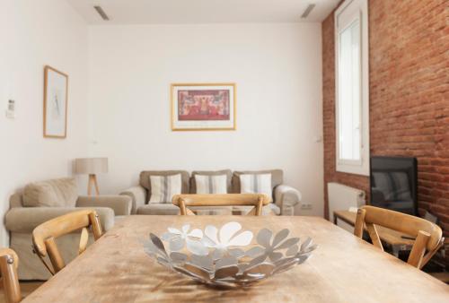 Akira Flats Roger de Flor Chic apartment