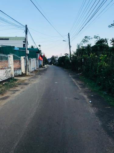 an empty road in a village with at Bảo Lộc Homestay in Bao Loc