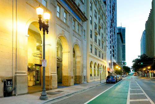 a city street with a street light and a building at Eurostars Langford in Miami