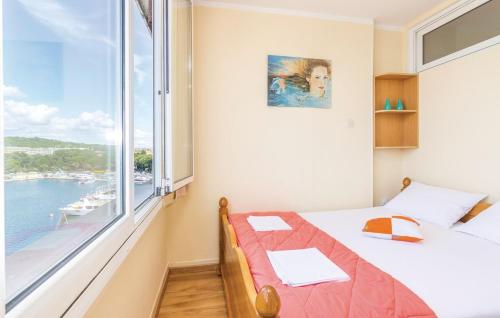 a bedroom with a bed and a large window at Apartament Klara-Centar in Pula