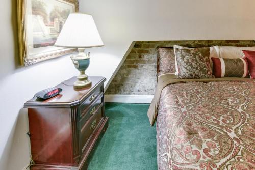 Plaza Suites Downtown New Orleans Image