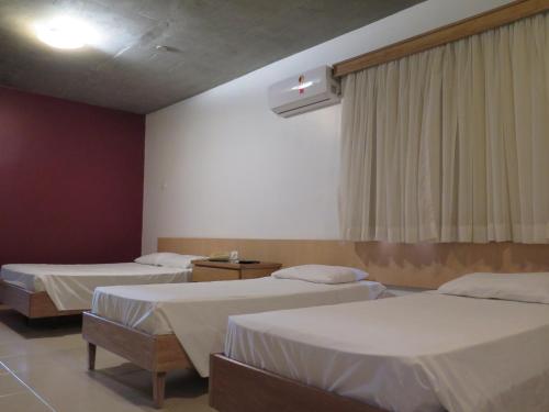 Säng eller sängar i ett rum på Hotel Ideal