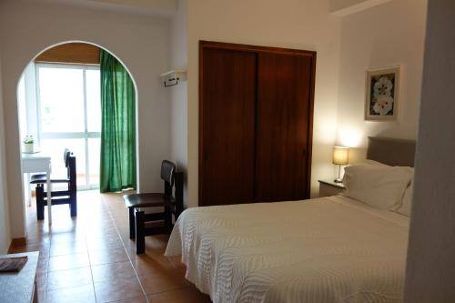 Uma cama ou camas num quarto em Guest House Oliveira
