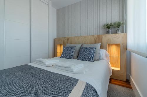 Llit o llits en una habitació de Livemalaga Boutique Apartments