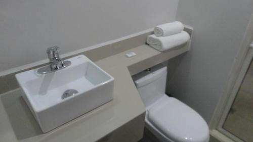 Ein Badezimmer in der Unterkunft Hotel Tampico Express