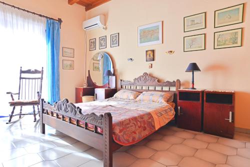 Gallery image of Traditional House at Aegina Port in Egina