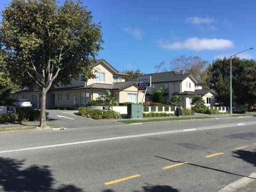 a street with houses on the side of the road at Airport Palms Motel in Christchurch
