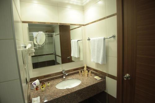 Et badeværelse på Buyuk Osmaniye Hotel
