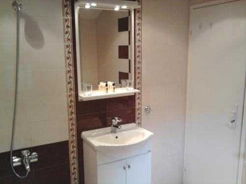 Ένα μπάνιο στο Aleks Guest House