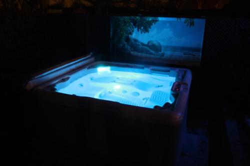 Imagen de la galería de Het Gildehuis met sauna en jacuzzi, en Stevensweert