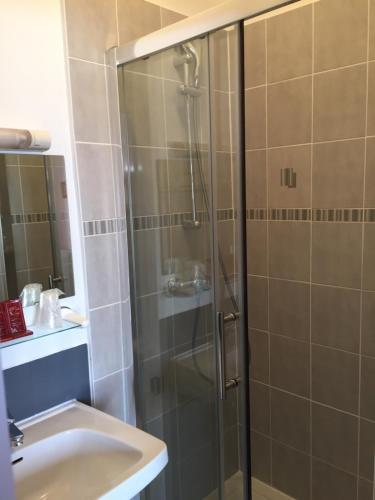 Koupelna v ubytování Crystal Hotel