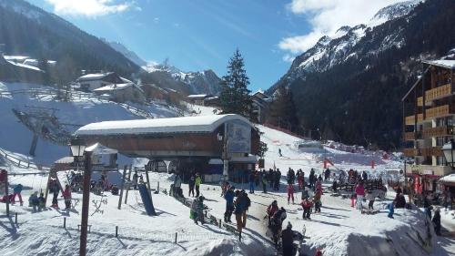 Το Appartement Valfréjus 5 personnes au pied des pistes τον χειμώνα