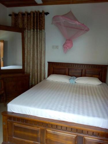 Postel nebo postele na pokoji v ubytování Nethmi Rooms