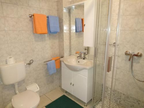 Phòng tắm tại Klára Villa Apartman