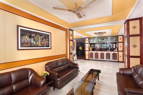 Posezení v ubytování Sri Aarvee Hotels