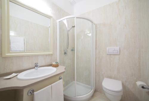 Ένα μπάνιο στο Hotel Le Palme