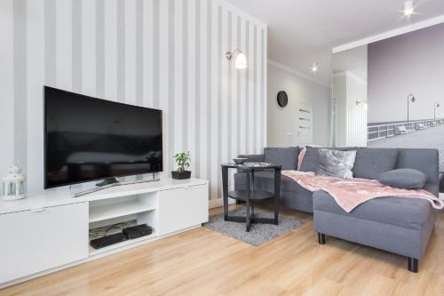 Μια τηλεόραση ή/και κέντρο ψυχαγωγίας στο Elite Apartments Marine Suite