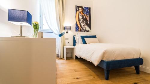 Ένα ή περισσότερα κρεβάτια σε δωμάτιο στο Cafe Bleu Relais