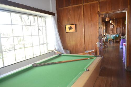 Biliár nebo kulečník v ubytování Jacaranda Lake Elementaita Lodge
