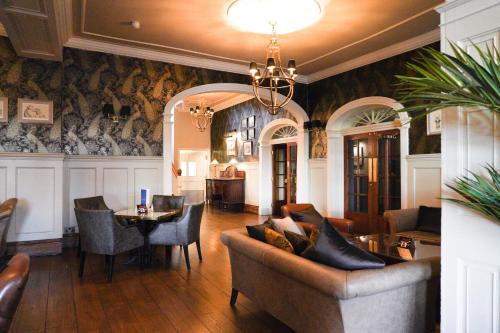 Posezení v ubytování Hardwick Hall Hotel