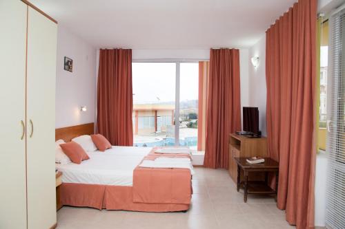 Gallery image of Mappy Holidays Aparthotel in Sozopol