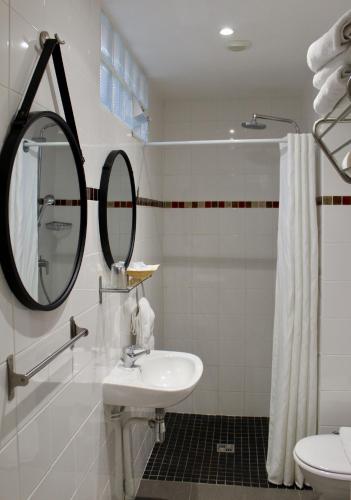 Un baño de Hotel des Pyrénées