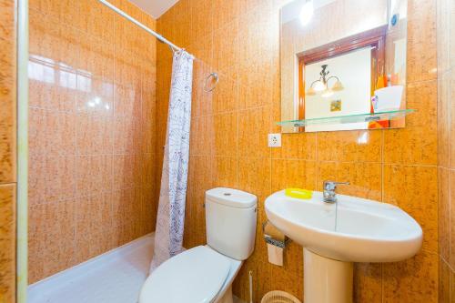 ラ・マタにあるALEGRIA ID120のバスルーム(トイレ、洗面台、シャワー付)