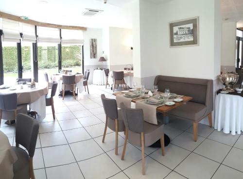 Χώρος καθιστικού στο Logis Hotel Restaurant l'Orée Des Bois