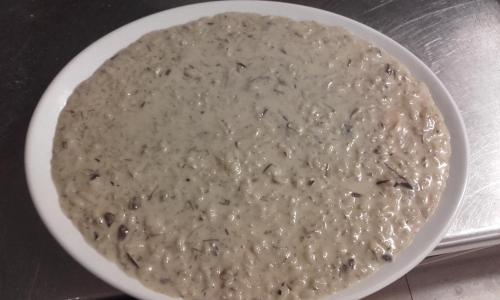 a bowl of oatmeal sitting on top of a table at Camping Camplani in Zone