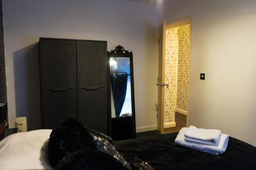Gallery image of Hullidays - Theatre Side Apartment - Refurbished 2023 in Hull