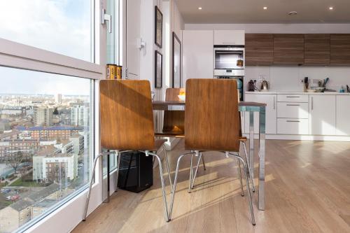 East London Apartment with London Views廚房或簡易廚房