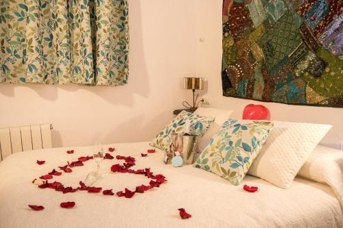 a bed with a heart made out of roses on it at Cazorla Rural in Quesada