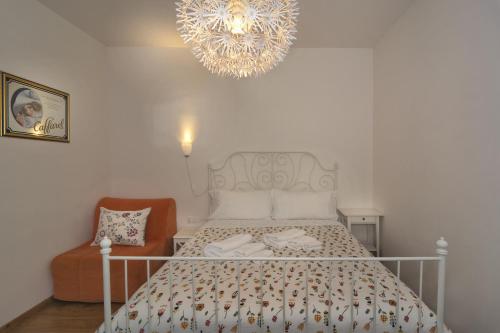a bedroom with a bed and a chandelier at Affittacamere BB STEFY in Pisa