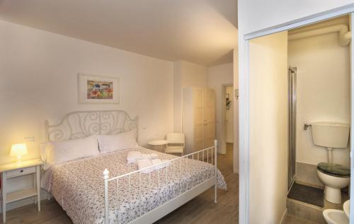 a bedroom with a white bed and a bathroom at BB Stefy in Pisa