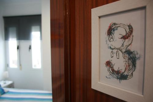 a framed picture of a wreath on a wall at Mirador Tierra de Frontera in Alcalá la Real