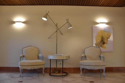 two chairs and a table in a room at Hotel Suave Mar in Esposende