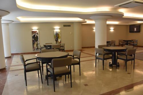 a restaurant with tables and chairs in a room at Hotel Suave Mar in Esposende
