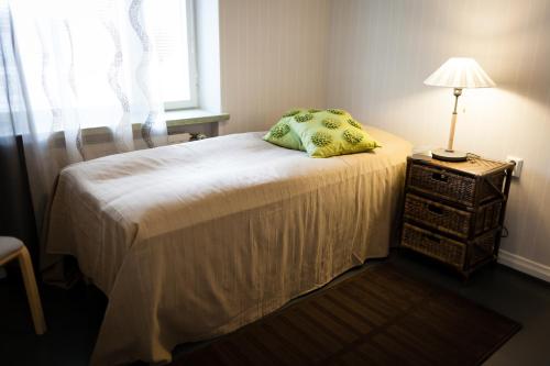 Кровать или кровати в номере Yömyssy Apartments