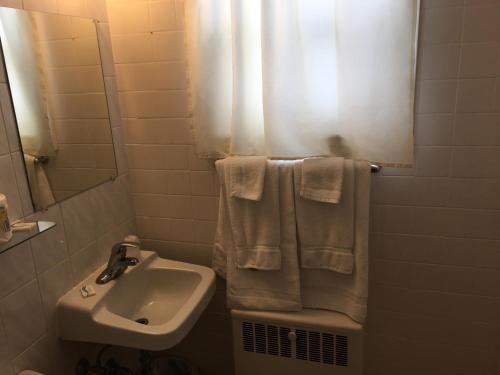 Ванна кімната в Advantage Motel