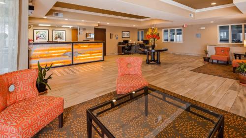 Lobby/Rezeption in der Unterkunft Best Western Airport Inn & Suites Oakland
