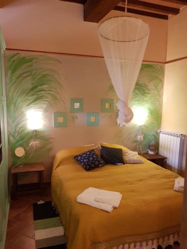 Ένα ή περισσότερα κρεβάτια σε δωμάτιο στο Casa Vacanze Borgo la Fratta