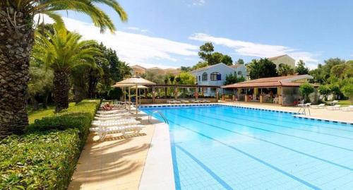 Bazén v ubytování Laguna Corfu nebo v jeho okolí