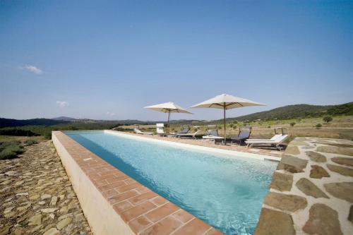 A piscina localizada em Villa Santa Barbera ou nos arredores