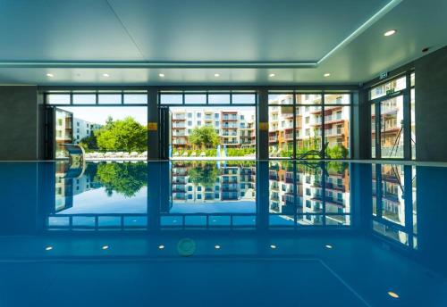 an empty room with a view of a building at Apartament Polanki Park-kryty basen in Kołobrzeg