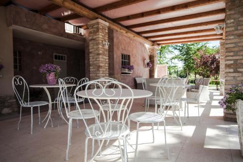 a group of tables and chairs on a patio at Casa Al Fiume in Ponti Sul Mincio