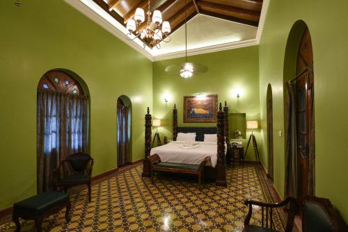 Voodi või voodid majutusasutuse Surya Kiran Heritage Hotel toas