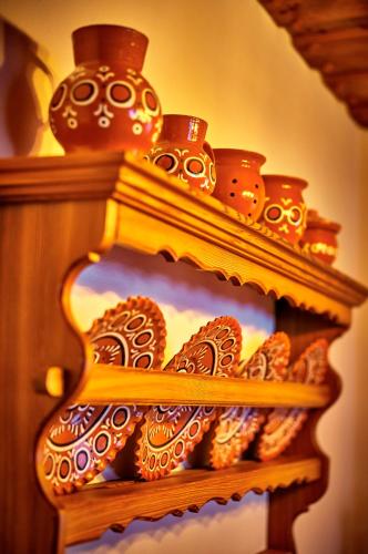 a group of vases sitting on top of a shelf at Rehwinkel in Bodenmais