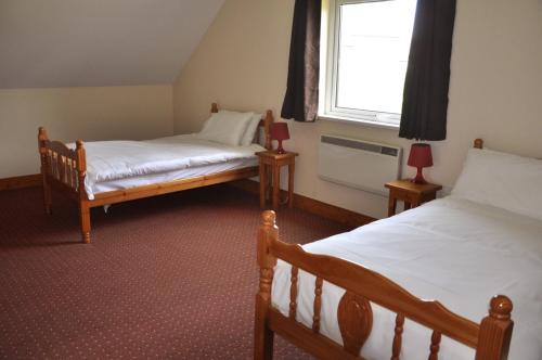מיטה או מיטות בחדר ב-Seamount Holiday Village