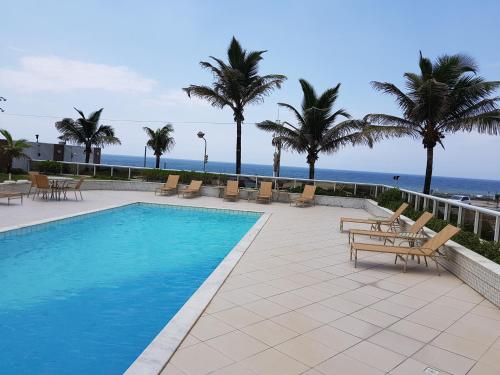 Swimmingpoolen hos eller tæt på Apartamento na praia de Armação